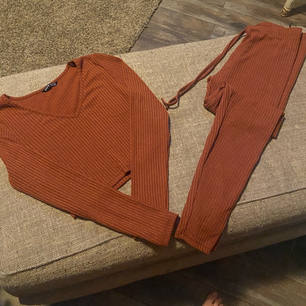 Brand New cropped top V neck & joggers Sz M